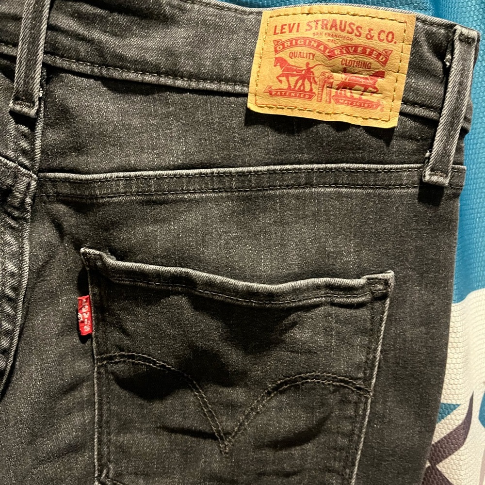 Levis Denim - Picture 4 of 4